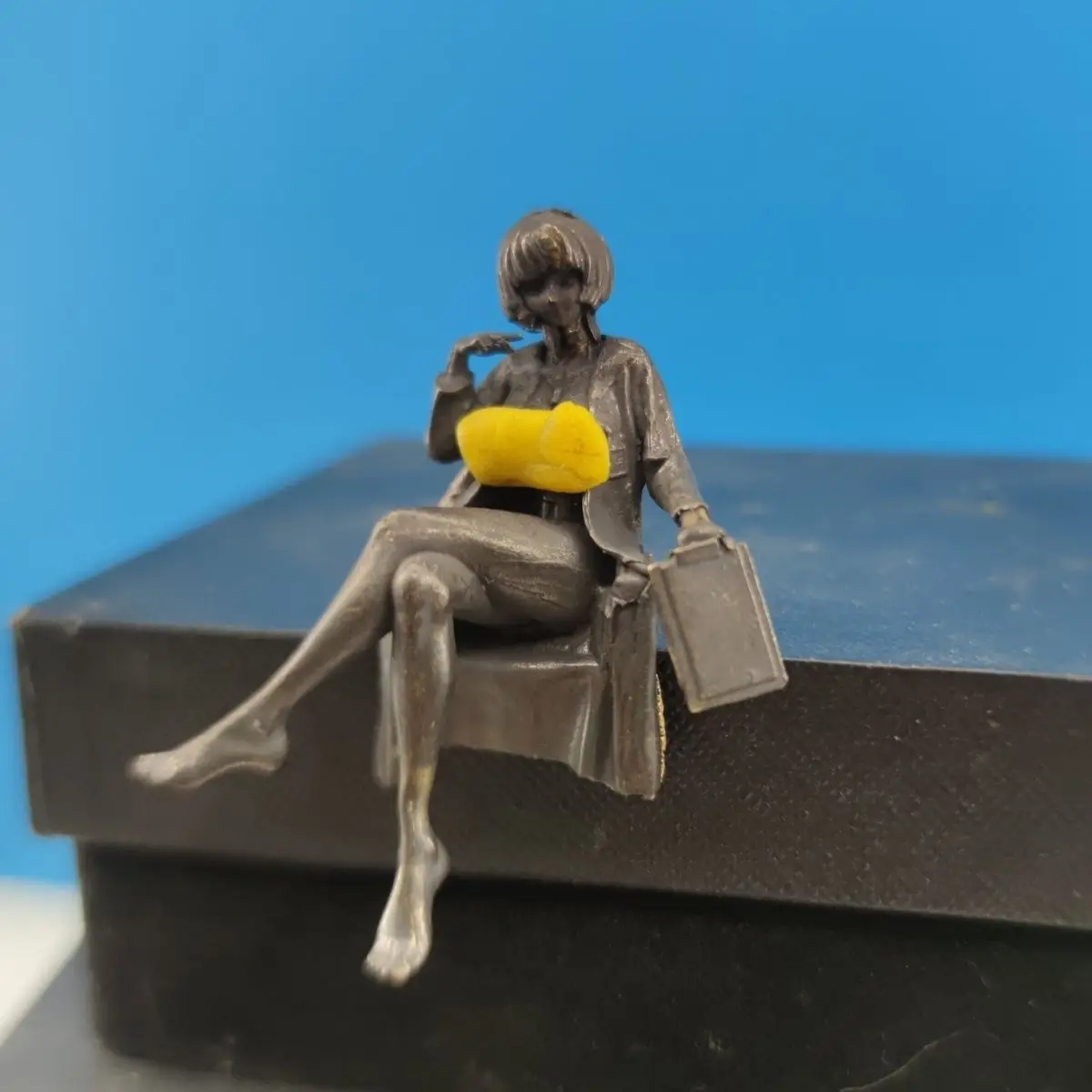Scultura da dottore femminile  - Medical Lab Officer recensione e prezzo